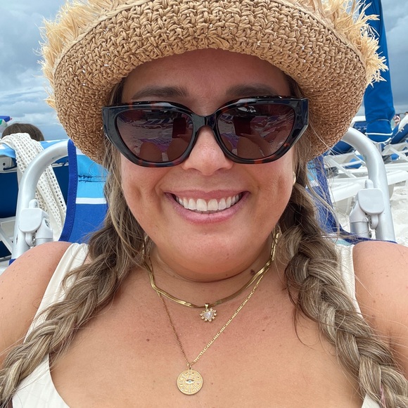 Meet your Posher, Lauren - Picture 4 of 4